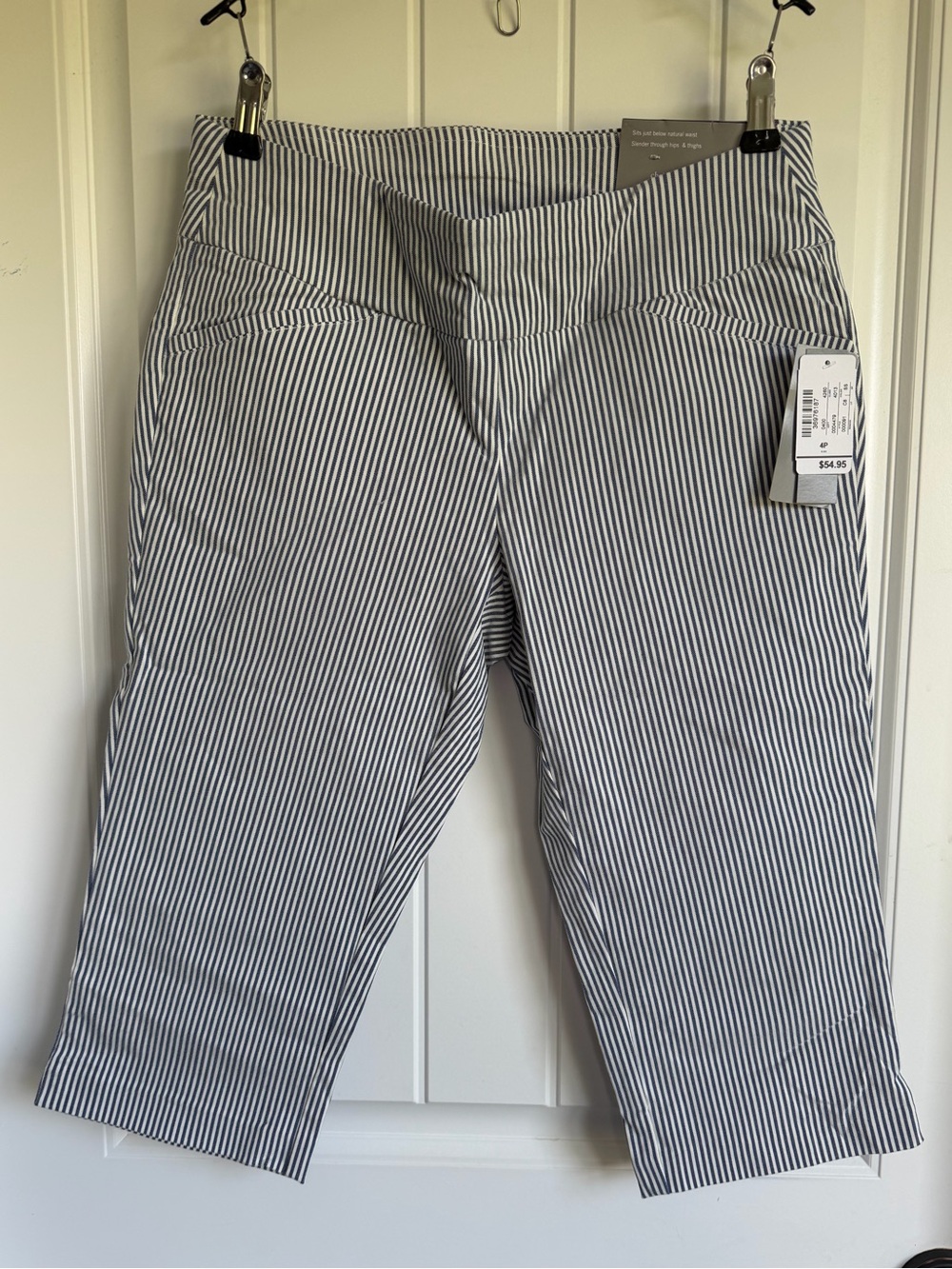 Christopher & Banks Capri NWT, size 4 petite